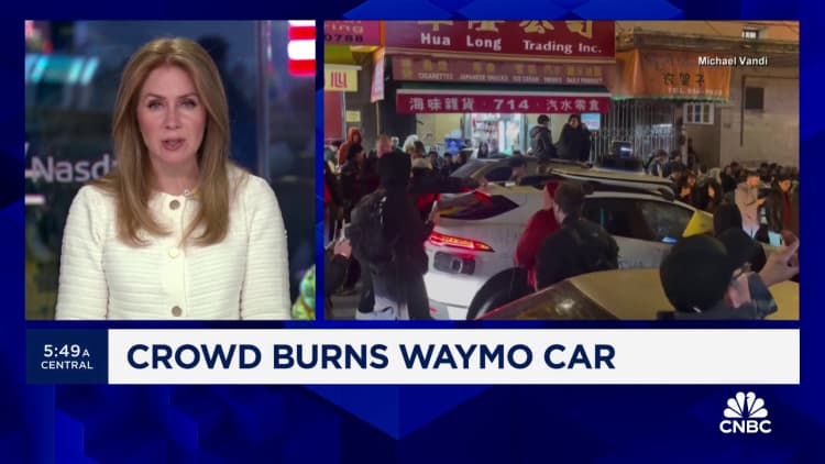 Crowd burns Waymo self-driving vehicle in San Francisco