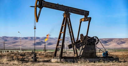 Oil settles lower on weaker U.S. gasoline demand, Middle East update