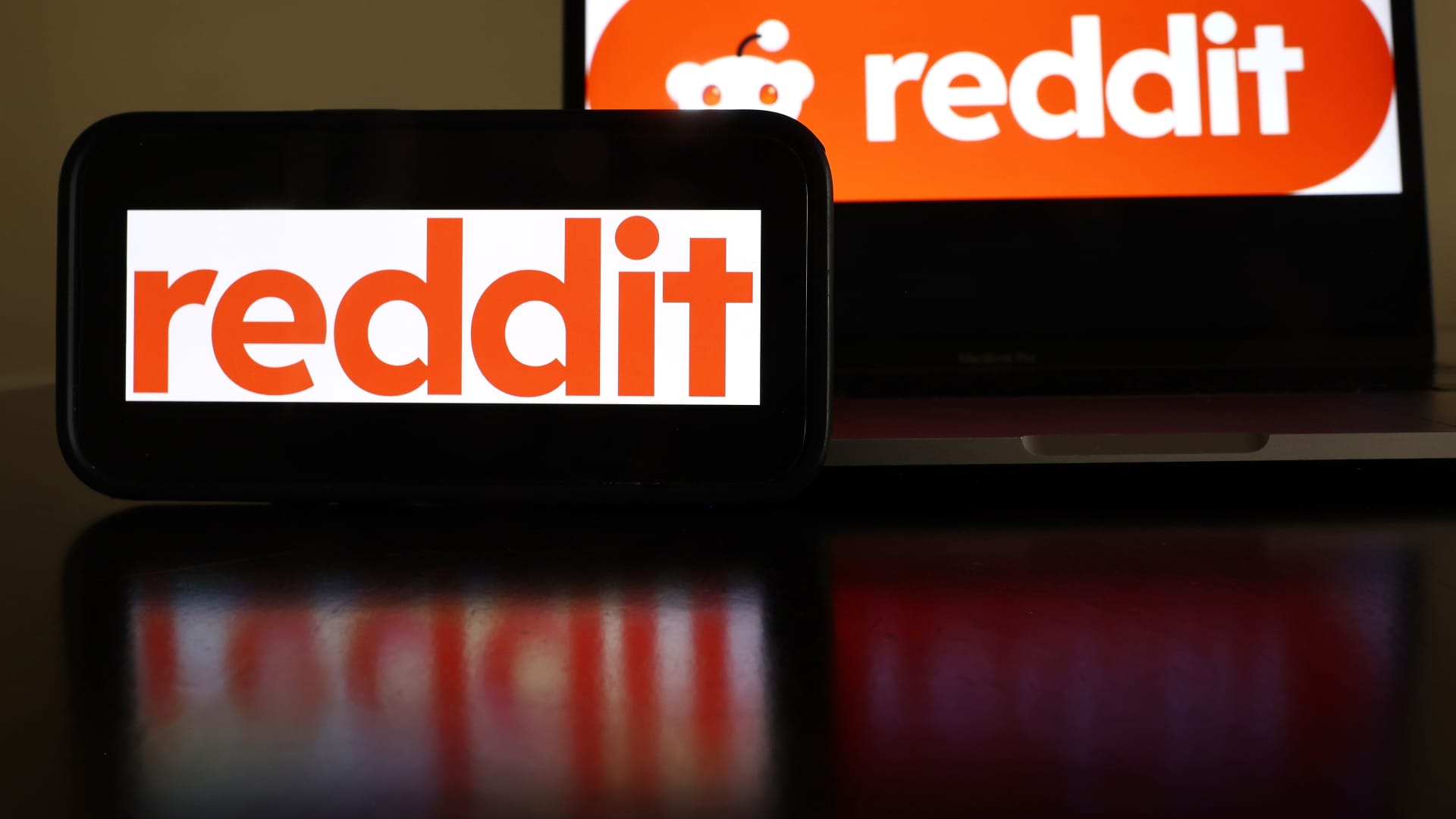 Tech community buzzes as Reddit preps for IPO with .5 billion target
