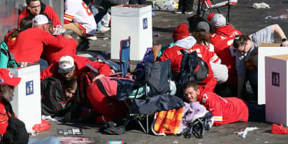 Gunfire at Chiefs’ Super Bowl celebration kills 1 and wounds nearly two dozen, including children