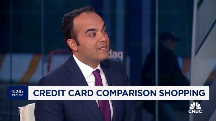 Director de la CFPB sobre el informe de tarjetas de crédito: muchos consumidores estarían mejor con nuevos participantes