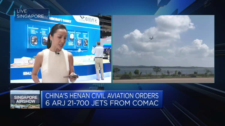 Comac de China anuncia pedidos de sus aviones C919 y ARJ21