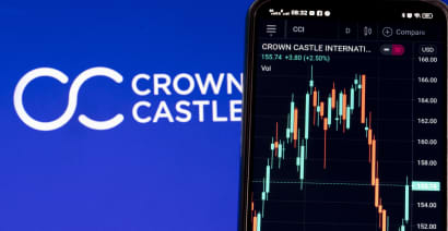 Crown Castle co-founder launches proxy fight after Elliott rejection