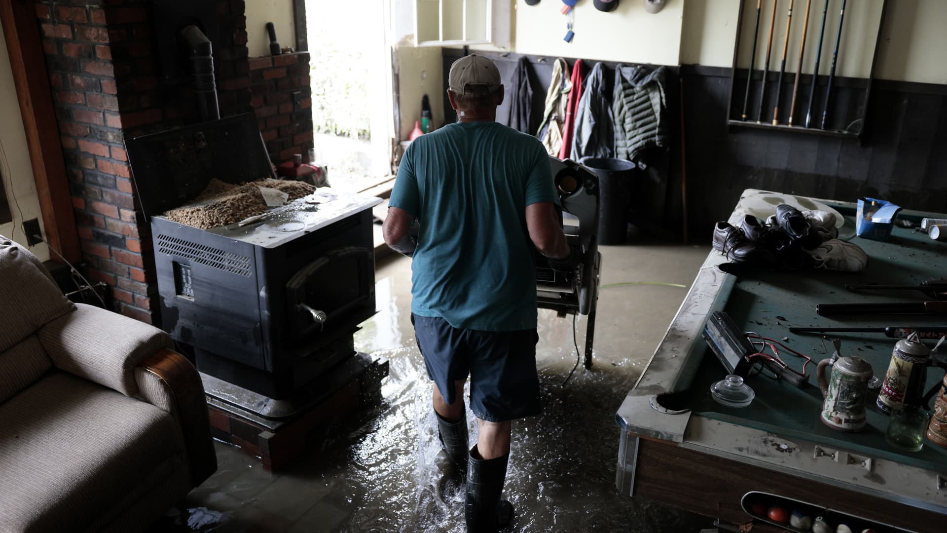 A flood insurance quirk makes basements a bad place to keep your stuff
