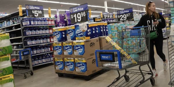 Jim Cramer says own Walmart before earnings and ranks his favorite airline stocks