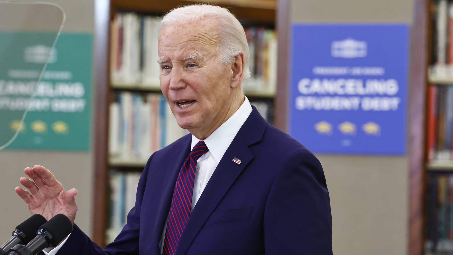 Biden administration will soon roll out a sweeping new student loan forgiveness plan 