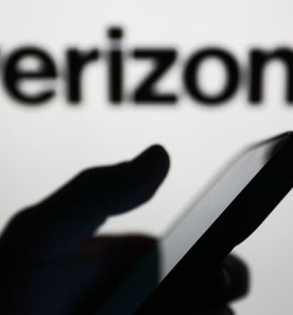 Verizon reports fewer quarterly subscriber losses on flexible plan demand