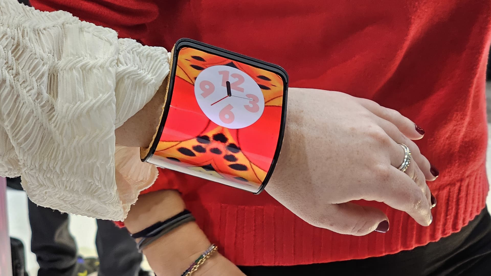 Motorola shows off a concept smartphone that can wrap around your wrist