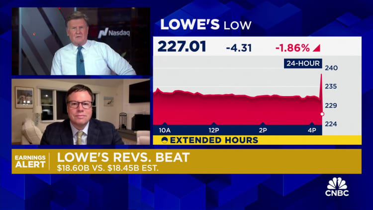 Lowe’s beats earnings estimates even as sales fall, company expects revenue to slide again
