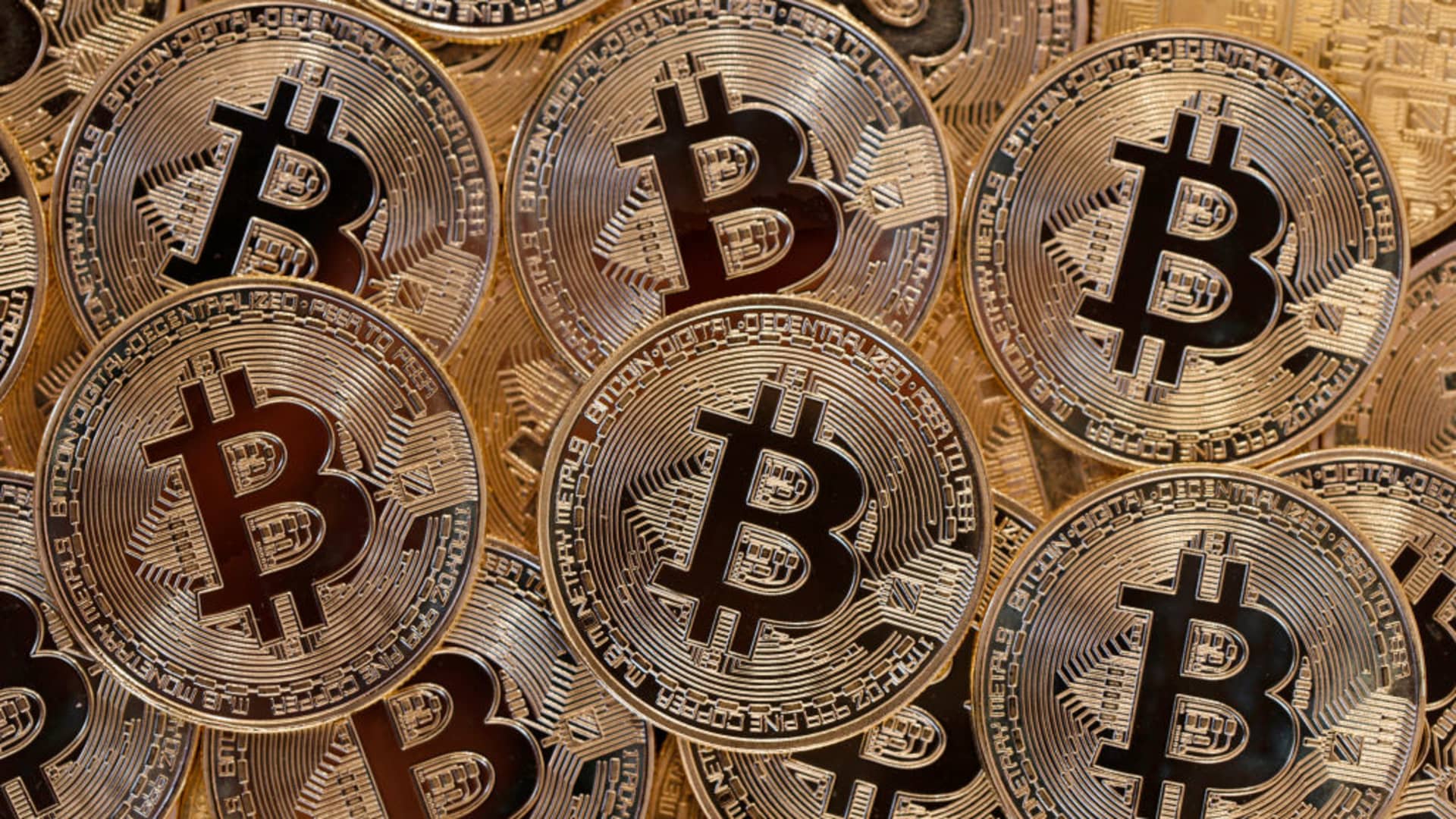 Retail Investors Flock to Bitcoin ETFs, Setting New Records in Trading Volumes