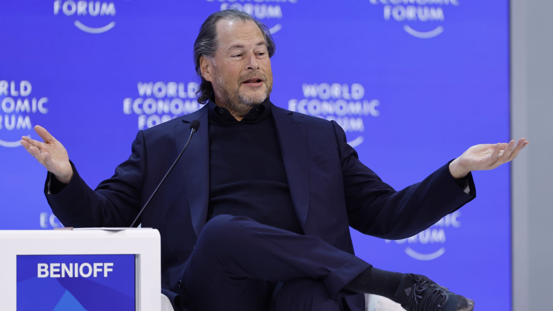 Salesforce slips after the company calls for single-digit full-year revenue growth
