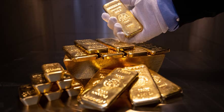 Gold near record high on growing geopolitical concerns
