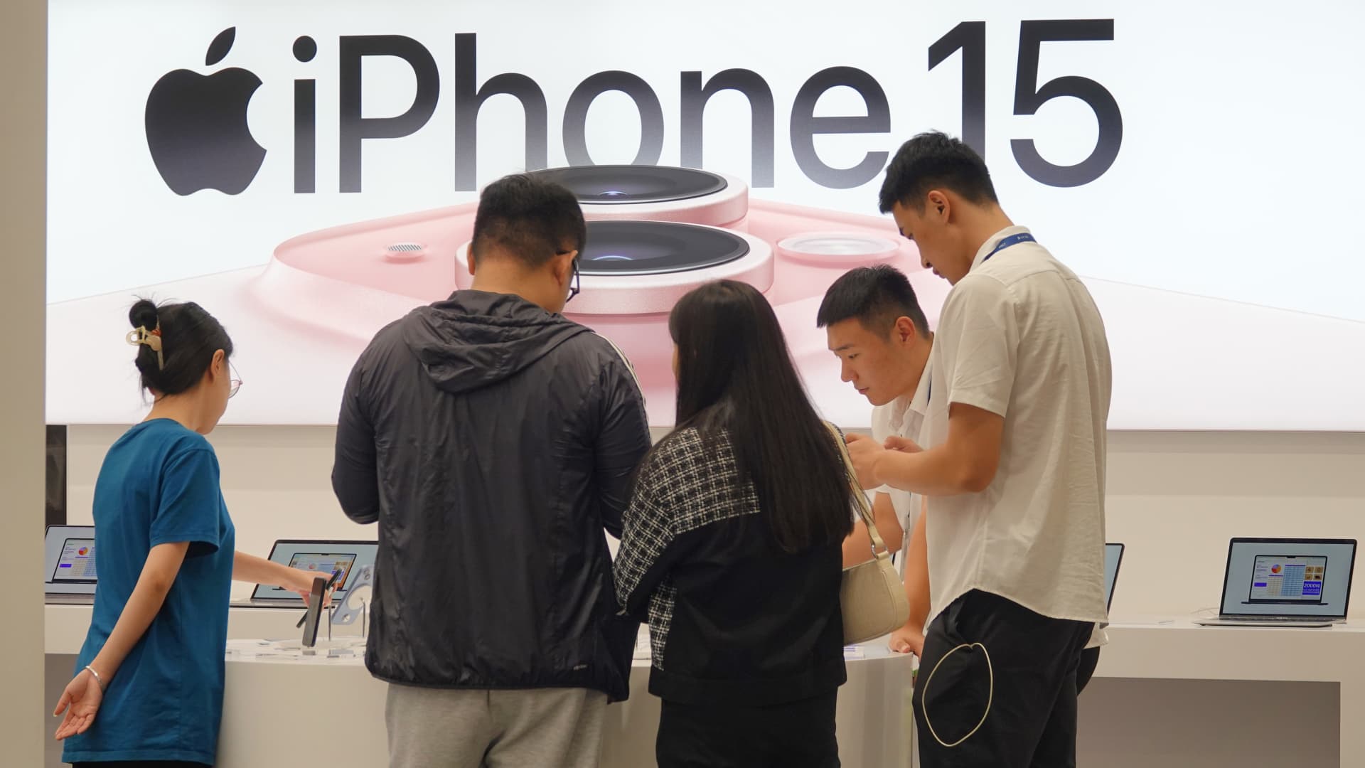 Apple iPhone sales plunge 24% in China as Huawei smartphone business resurges, report says