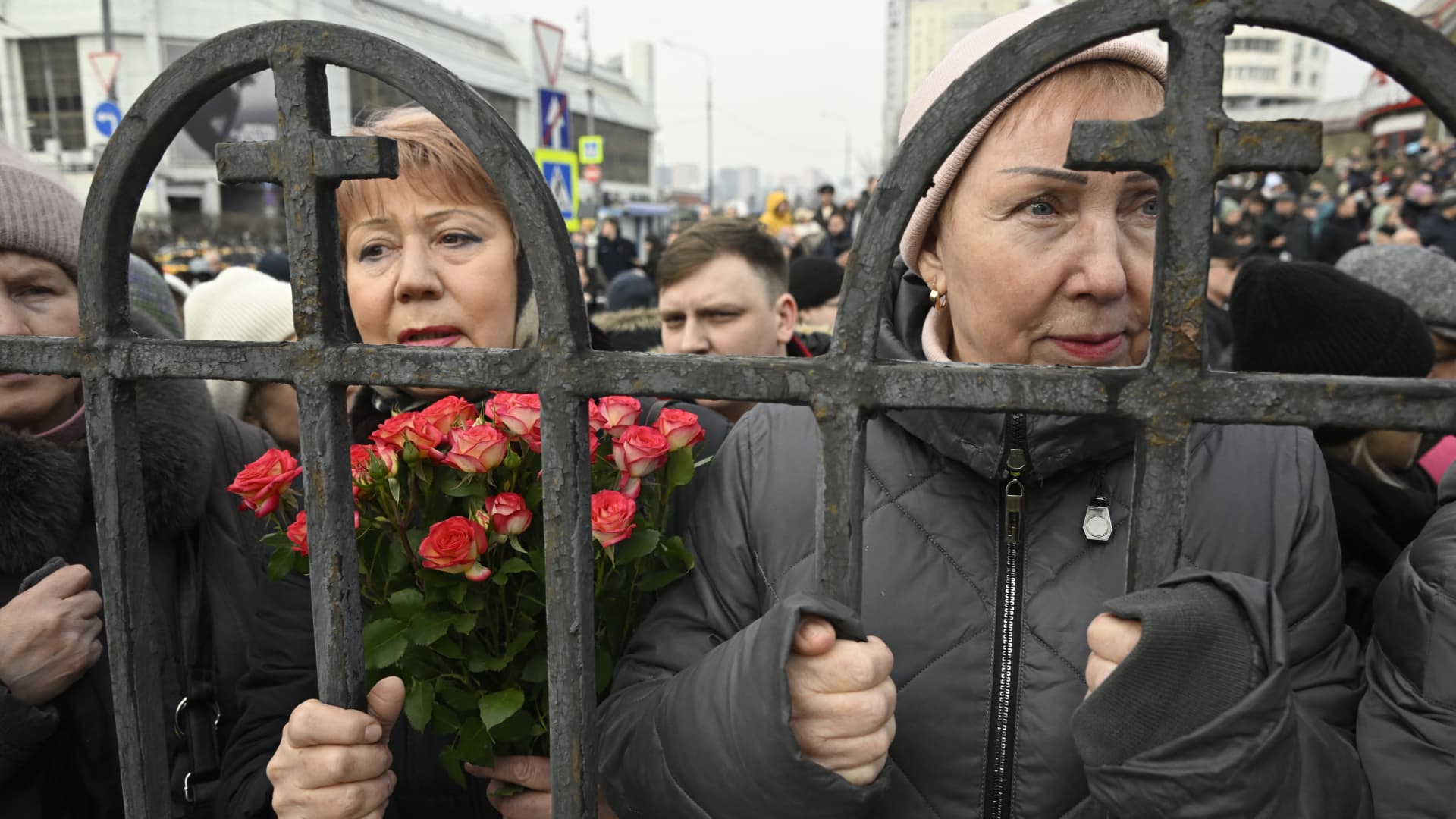 Navalny’s funeral in pictures: Mourners gather in Moscow