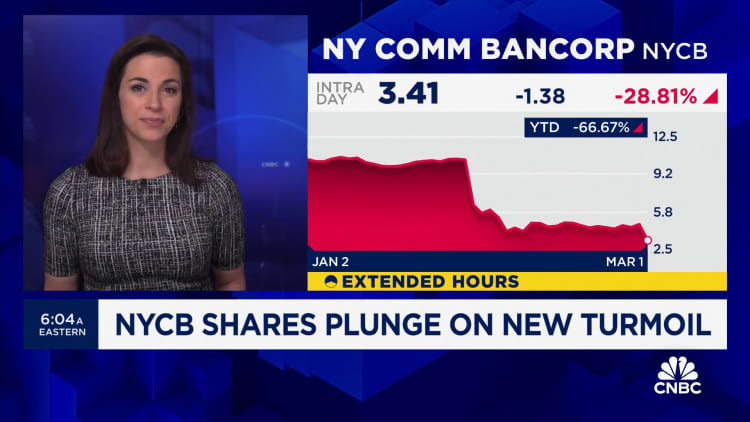 Shares of NYCB fall more than 20% after bank discloses â€˜internal controlsâ€™ issue, CEO change