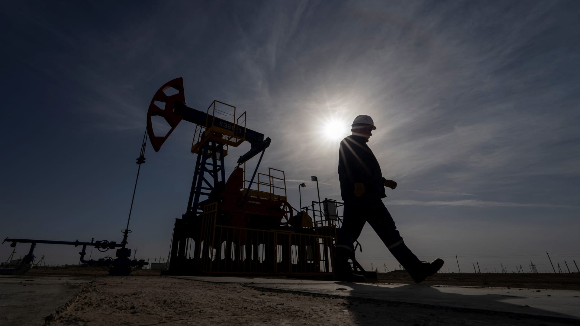 Oil prices fall as market shrugs off China growth pledge, OPEC+ production cuts