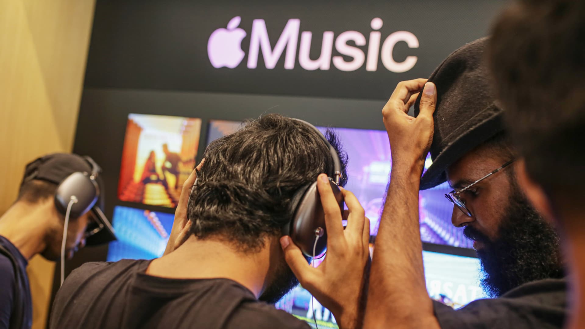 Az Apple több mint 1,95 milliárd dolláros uniós trösztellenes bírságot szab ki a zenei streamelés miatt