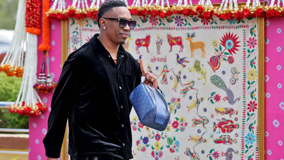 West Indies' cricketer Dwayne Bravo arrives to attend pre-wedding celebrations of Anant Ambani, son of Mukesh Ambani, the Chairman of Reliance Industries, and Radhika Merchant, daughter of industrialist Viren Merchant, at the airport in Jamnagar, Gujarat, India, March 1, 2024. REUTERS/Amit Dave