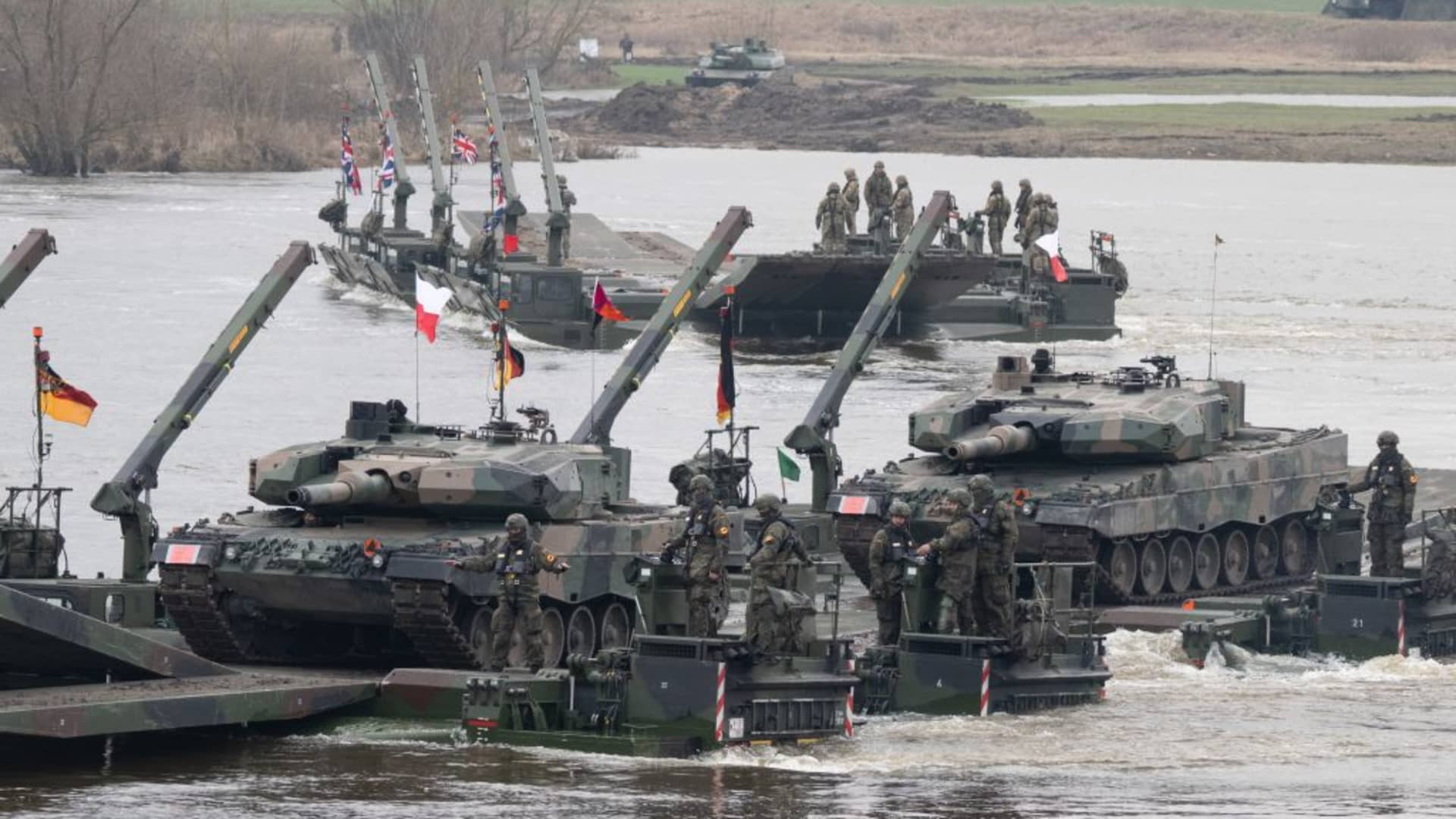 Bundeswehr soldiers and British soldiers take part in a joint military exercise with armed forces from several NATO countries on the Vistula.