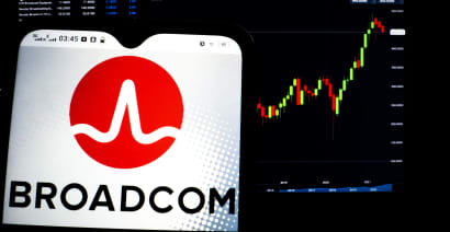 Analysts tout Broadcom as '2nd Wave' AI play. Cramer says buy the stock here