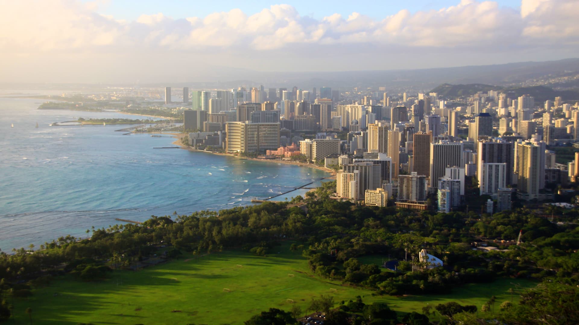 Hawaii ranked as the state with the highest average rent, according to doxo.