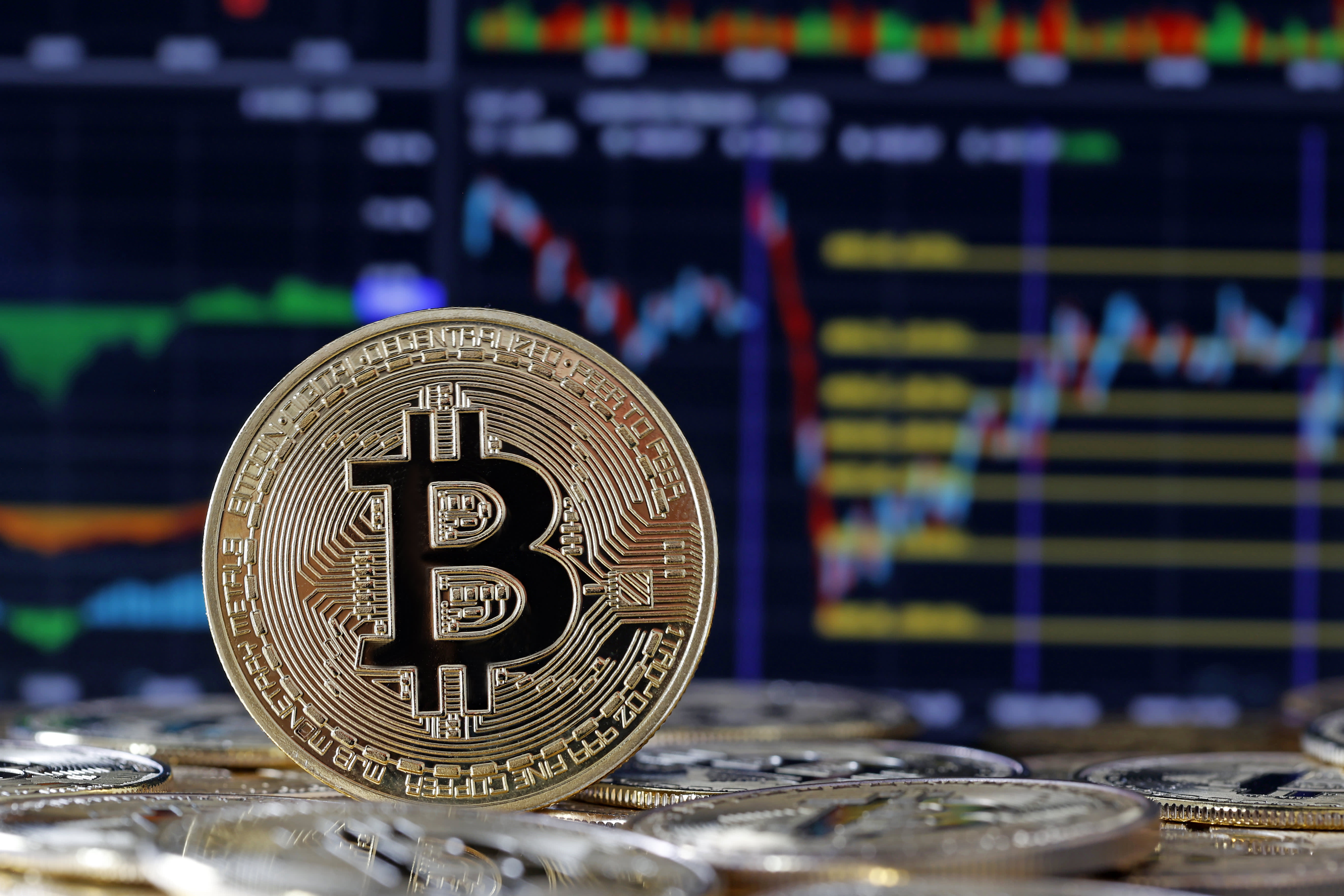 Bitcoin (BTC) surpasses $71,000 as the UK's Financial Conduct Authority (FCA) opens the door to crypto ETNs.