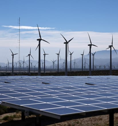 U.S. energy panel approves rule to expand transmission of renewable power