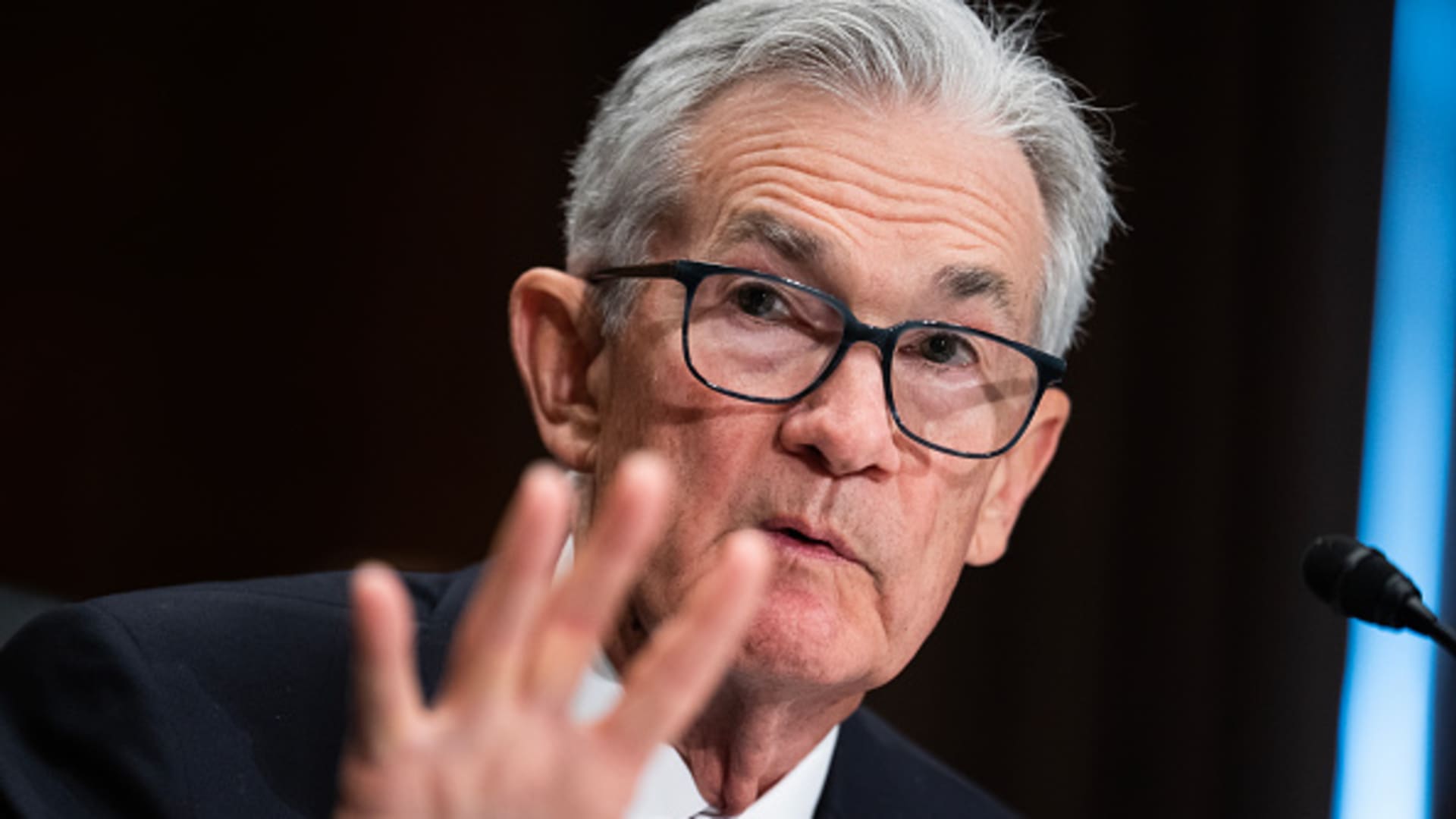 Powell afferma che la Fed “non è lontana” dal tagliare i tassi di interesse