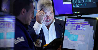 Dow tumbles 475 points, S&P 500 suffers worst day since January as inflation woes erupt