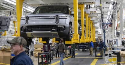 Rivian, Lucid and other EV startups attempt to shore up cash