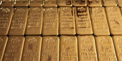 Gold slips as traders eye Fed rate-cut path 