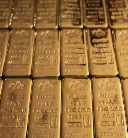Gold slips as traders eye Fed rate-cut path 