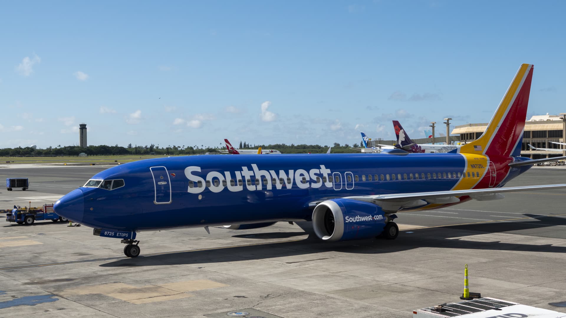 Southwest Airlines Boeing 737 lost engine cover during takeoff, FAA investigating