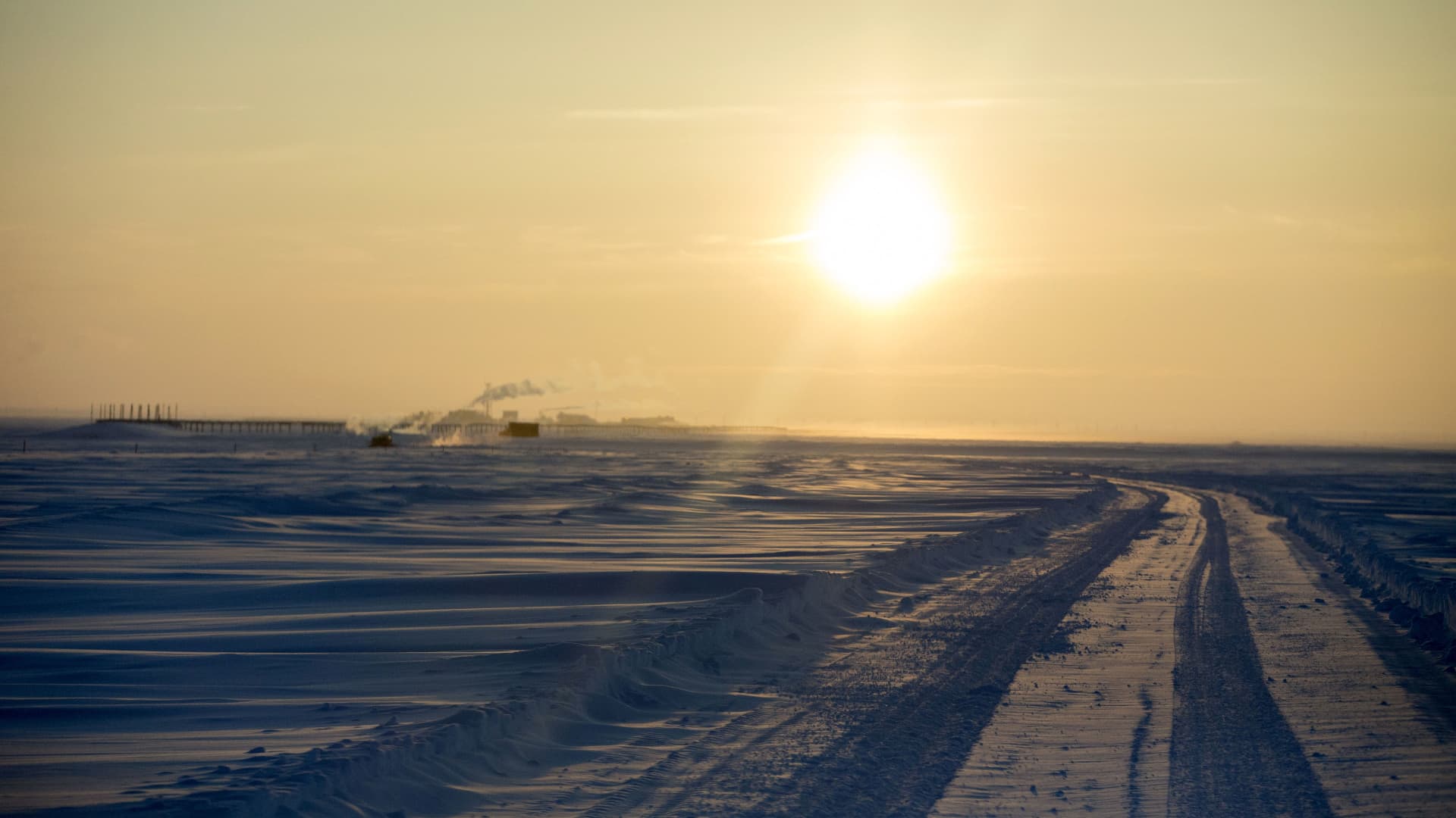 The sun rises over an ice road on the frozen Beaufort Sea near the Caelus Energy LLC Oooguruk Development Project in Harrison Bay, Alaska, U.S., on Friday, Feb. 17, 2017. Four decades after the Trans Alaska Pipeline System went live, transforming the North Slope into a modern-day Klondike, many Alaskans fear the best days have passed. Photographer: Daniel Acker/Bloomberg via Getty Images