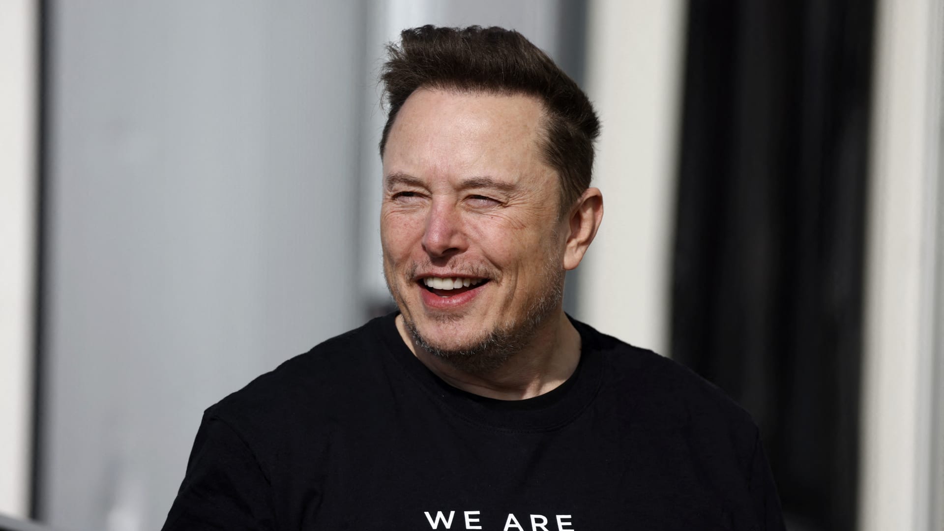 Elon Musk is maintaining investors’ goals of a Tesla robotaxi alive