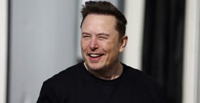 Elon Musk is keeping investors' dreams of a Tesla robotaxi alive