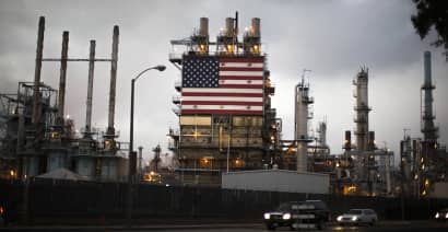 U.S. crude oil falls below $80, hits seven-week low as stockpiles surge