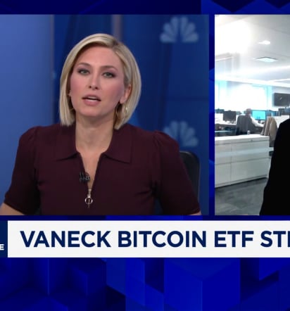 We're still 'right in the middle' of the bitcoin cycle, says VanEck CEO Jan Van Eck
