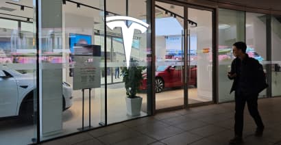 Tesla slides 3%, Li Auto sinks 8% as EV makers slash prices