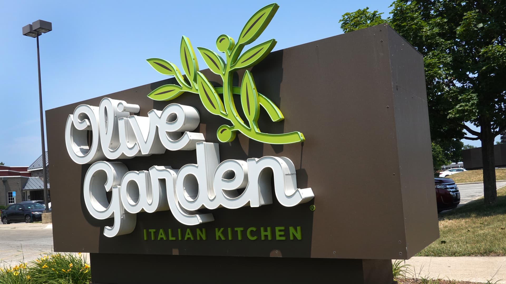 A sign marks the location of a Olive Garden restaurant on June 22, 2023 in Lincolnwood, Illinois.