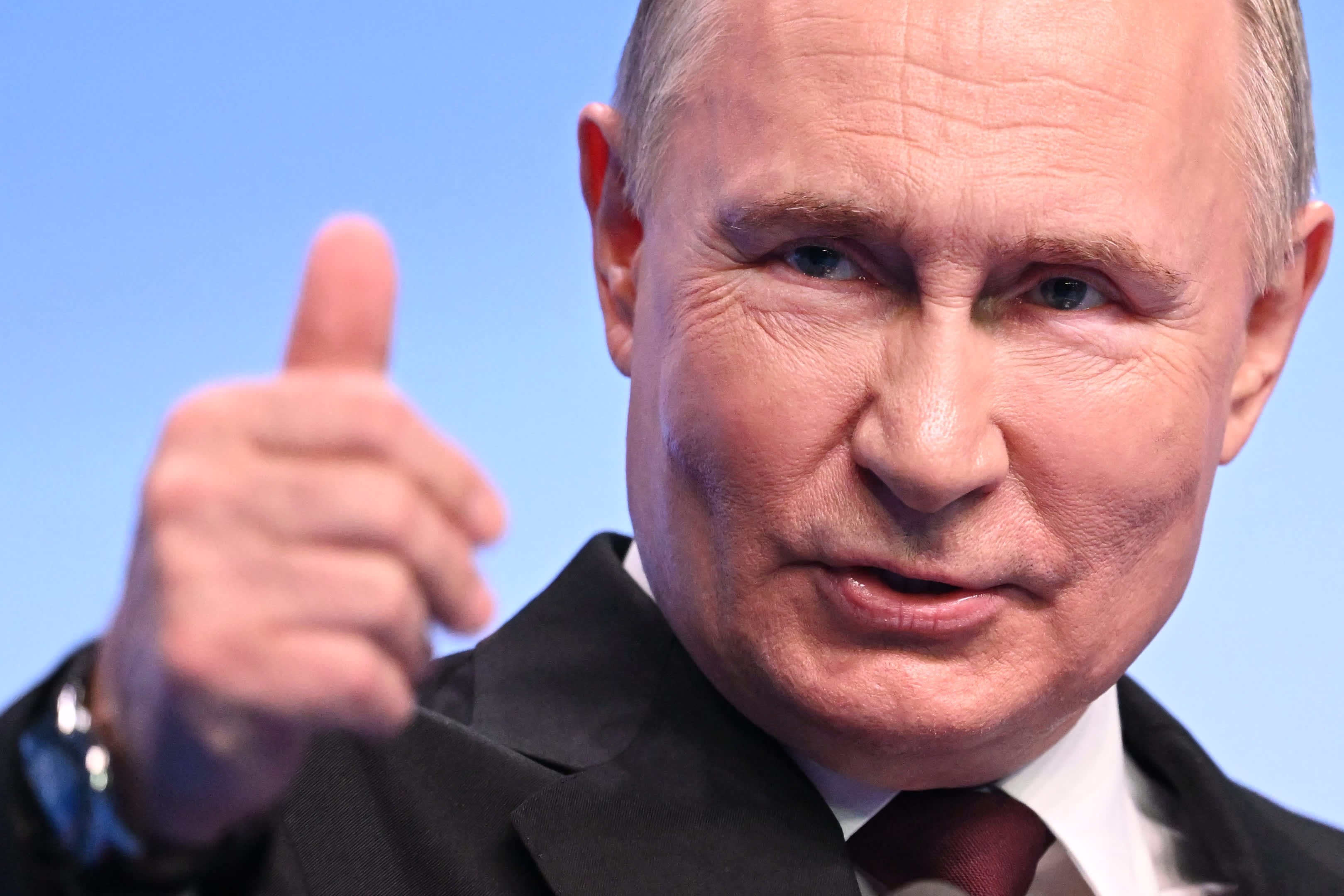 Putin wins the Russian elections and talks about Navalin