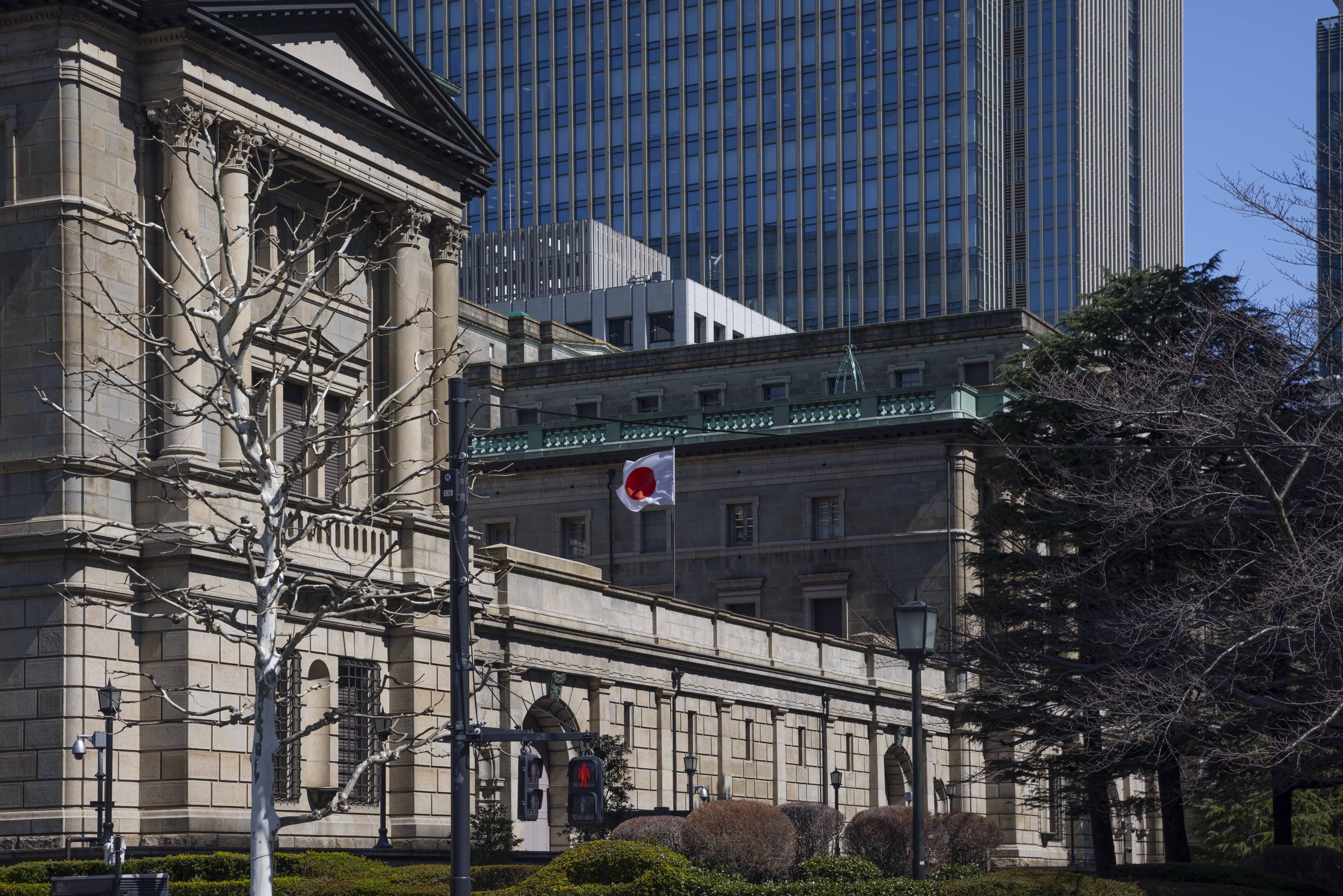 Bank of Japan menaikkan suku bunga, dan Reserve Bank of Australia bertemu