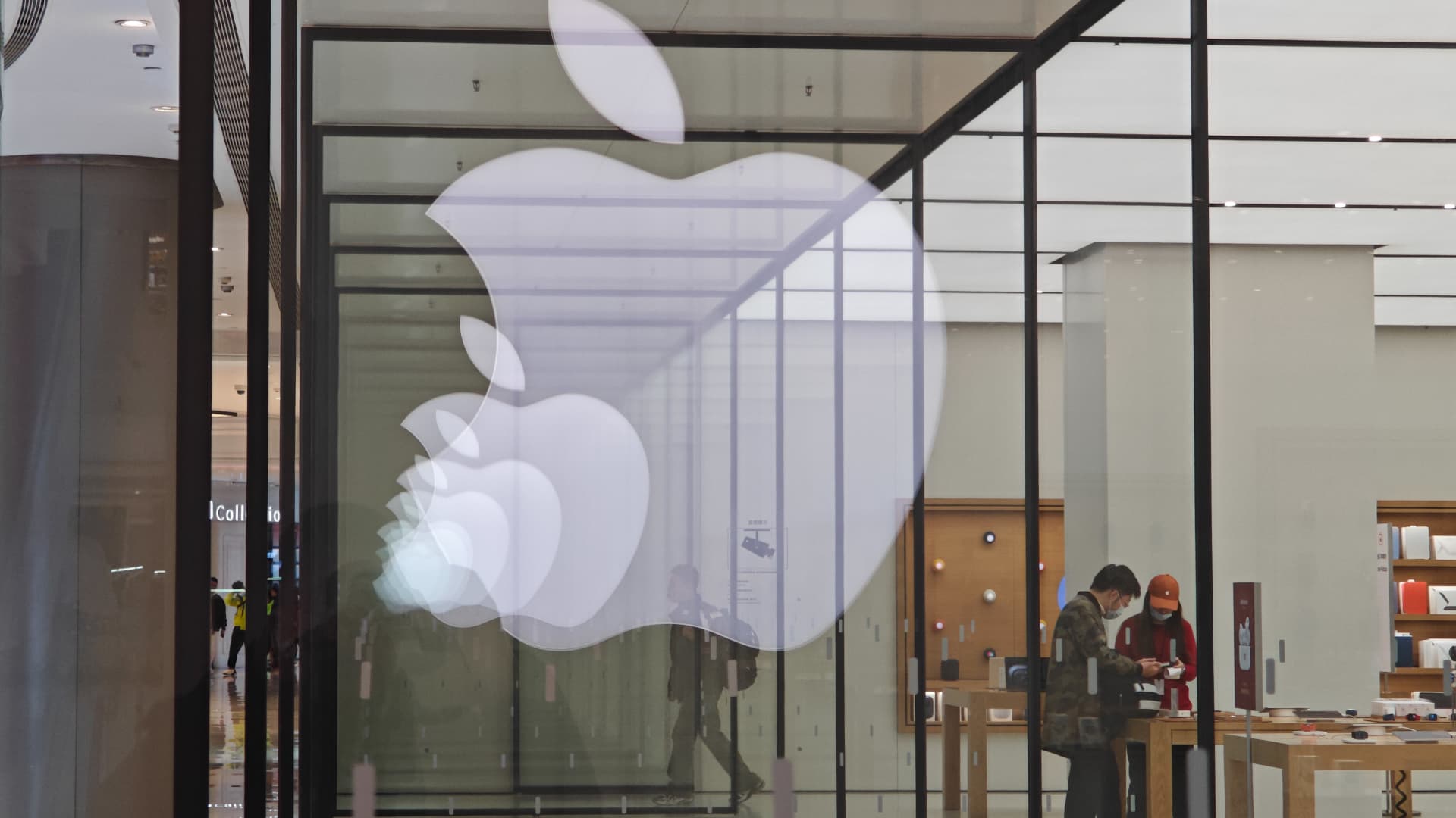 Apple is reportedly developing chips to run artificial intelligence software in data centers 