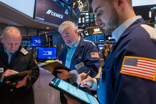Investors ponder economic outlook as U.S. Treasury yields decline