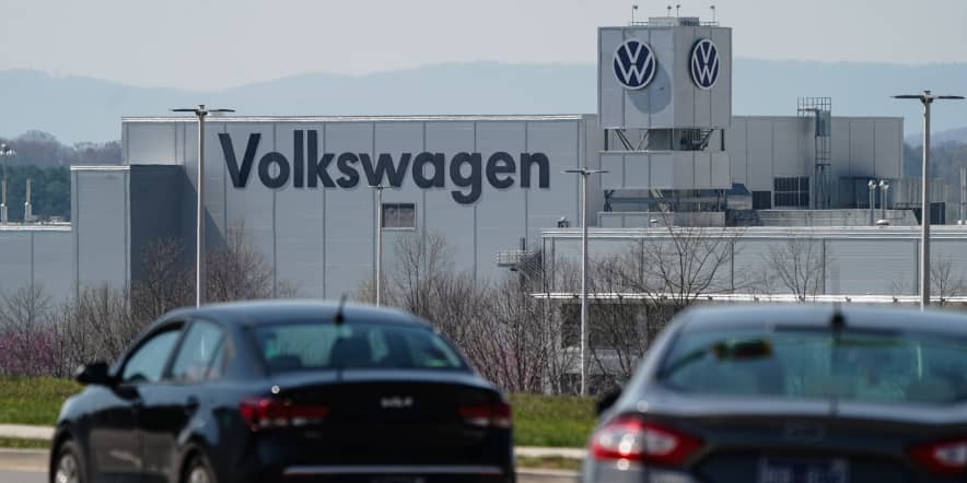 Volkswagen union vote in Tennessee to test UAW's power after victories in Detroit