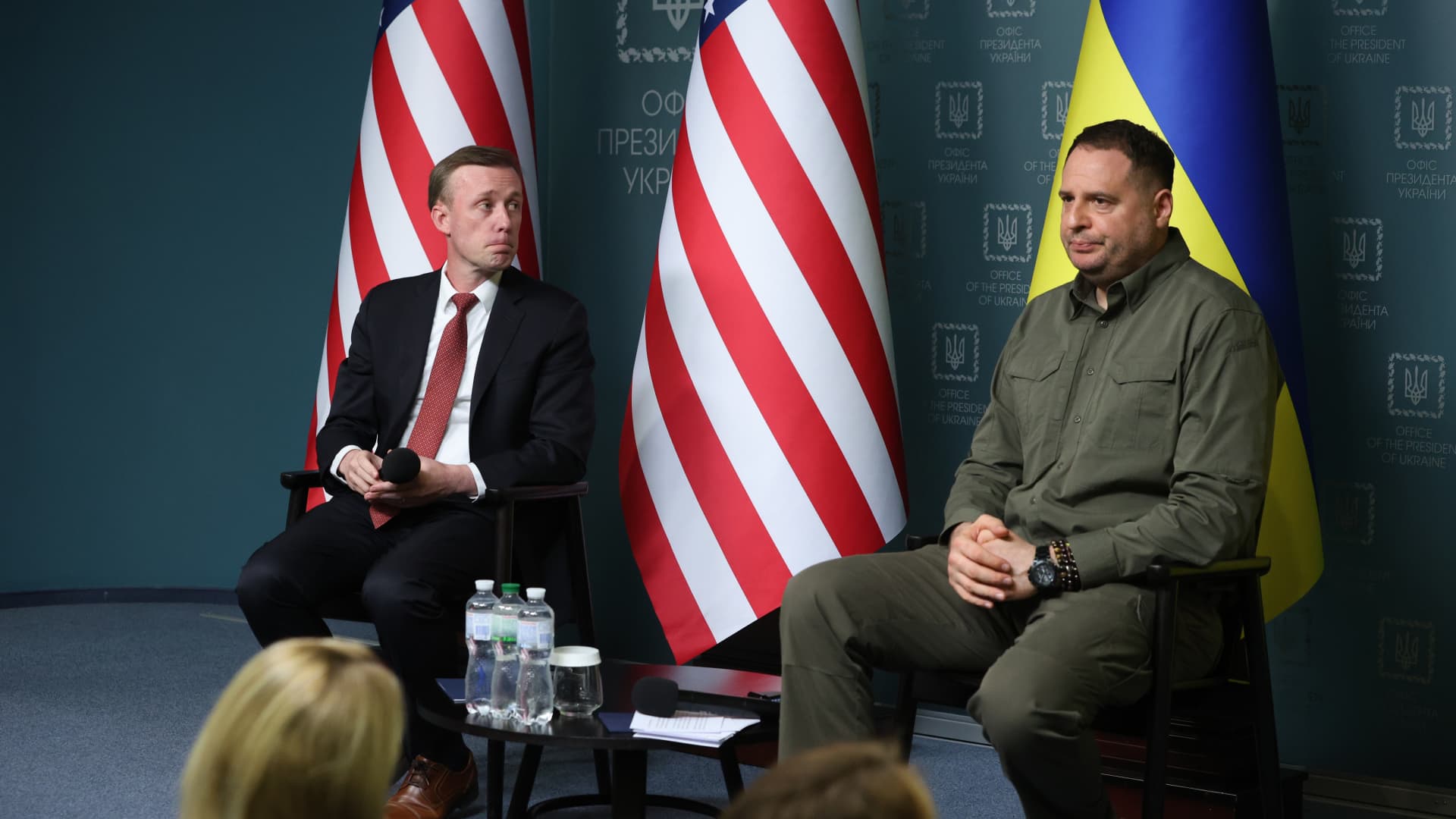 Jake Sullivan (L), US National Security Advisor, and Andrii Yermak (R), Head of the Office of the President of Ukraine, during a joint press conference on March 20, 2024 in Kyiv, Ukraine. During his visit to Ukraine, US National Security Advisor Jake Sullivan has stated that Washington believes in Ukraine’s victory in the war against Russia. 