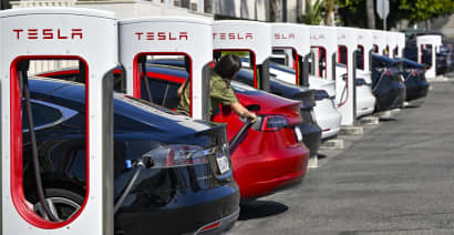 Thinking of investing in Tesla? One analyst gives the stock 79% upside