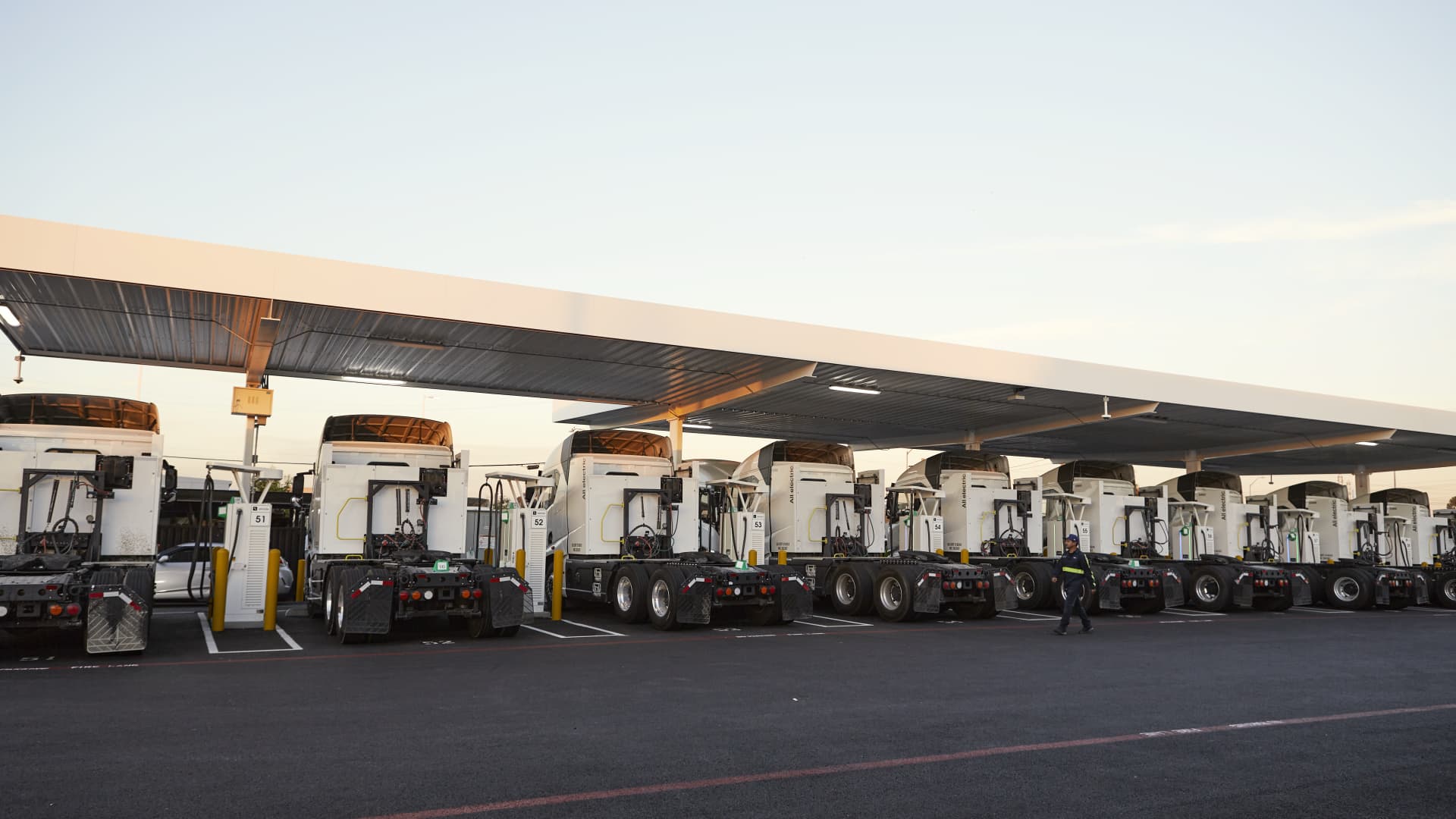 EV charging for the U.S. freight trucking market is starting to scale