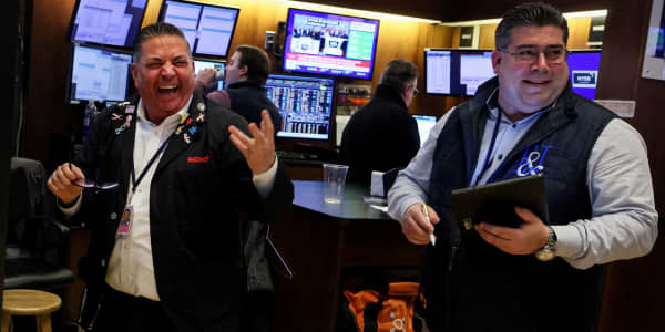 S&P 500 closes at a fresh record, posts strongest first-quarter performance since 2019: Live updates