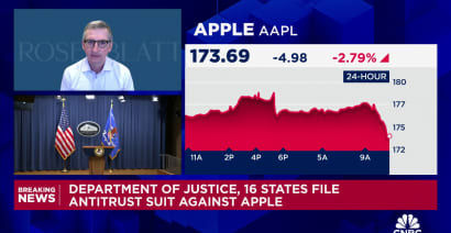 Rosenblatt's Barton Crockett on DOJ antitrust suit: Apple is likely to navigate this